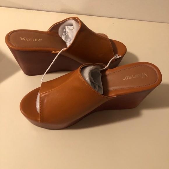 ($40) Wanted NWT slides - Picture 2 of 5